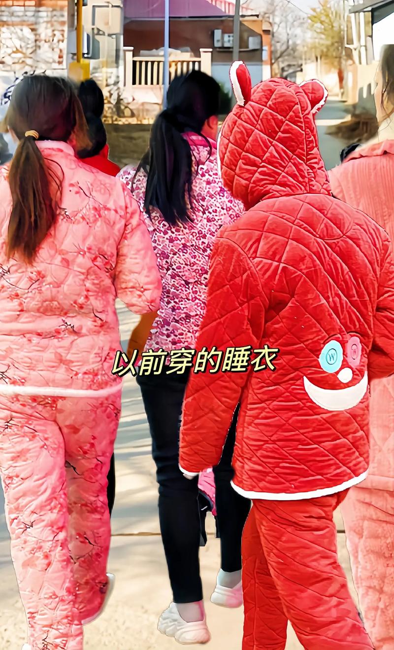 一人在上吸一人之下吃图片--时尚保暖的家居服，让你在寒冬中感受温暖与舒适