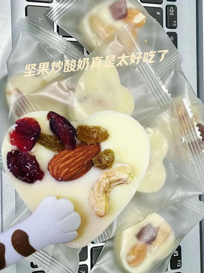一人吃一个奶一人吃 B 过程优质奶片和 B 类坚果的完美结合，营养丰富，美味可口