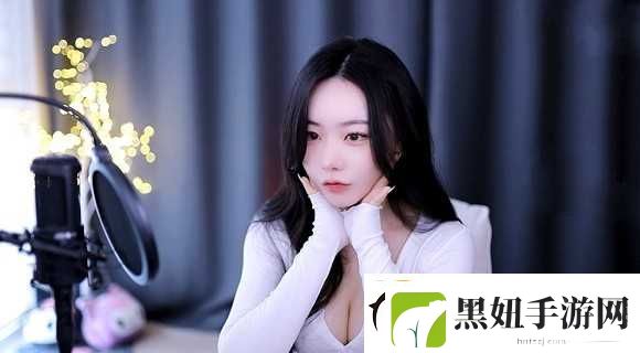 麻花传剧原创mv在线看完整版视频：最热门的高清打扑克直播-连麦互动！