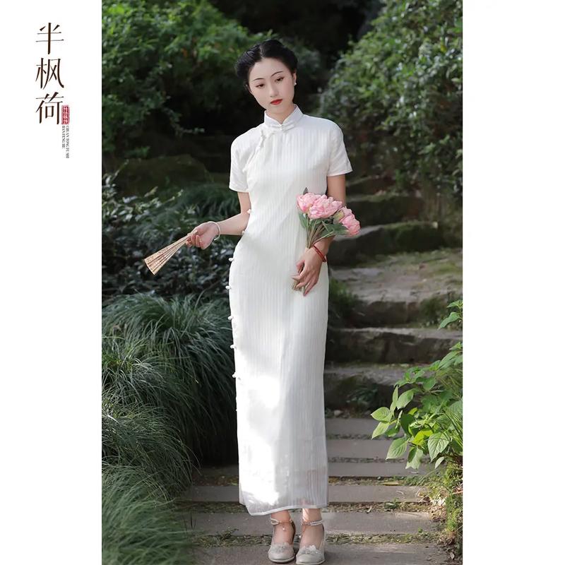 旗袍全开襟双人运动服，展现中国风的优雅与舒适