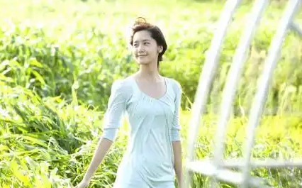 女人下边一摸就有水流出：身体的神秘与自然的反应