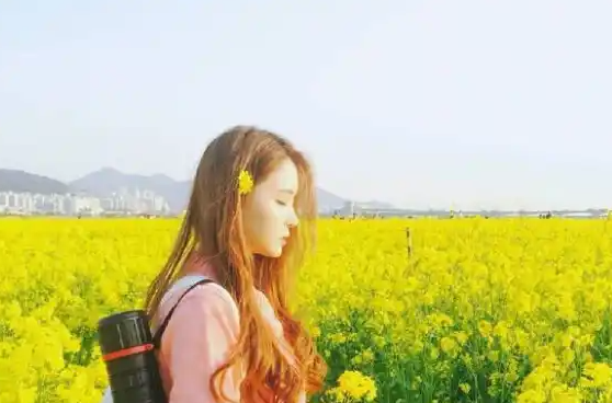 公孙离眼流泪红脸咬铁球图片：情感与坚韧的象征