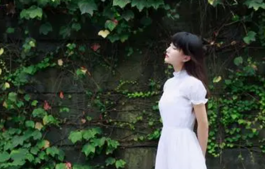 女生吃小头头视频的趣味与影响