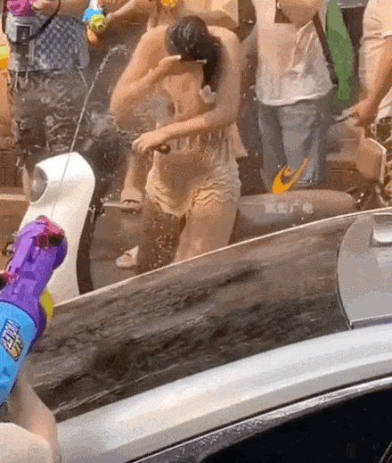 震惊美女尿口免费视频曝光：热点事件持续发酵
