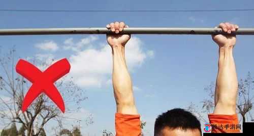 体育生手握 18CM 勃起无遮图:男性力量与自信的象征