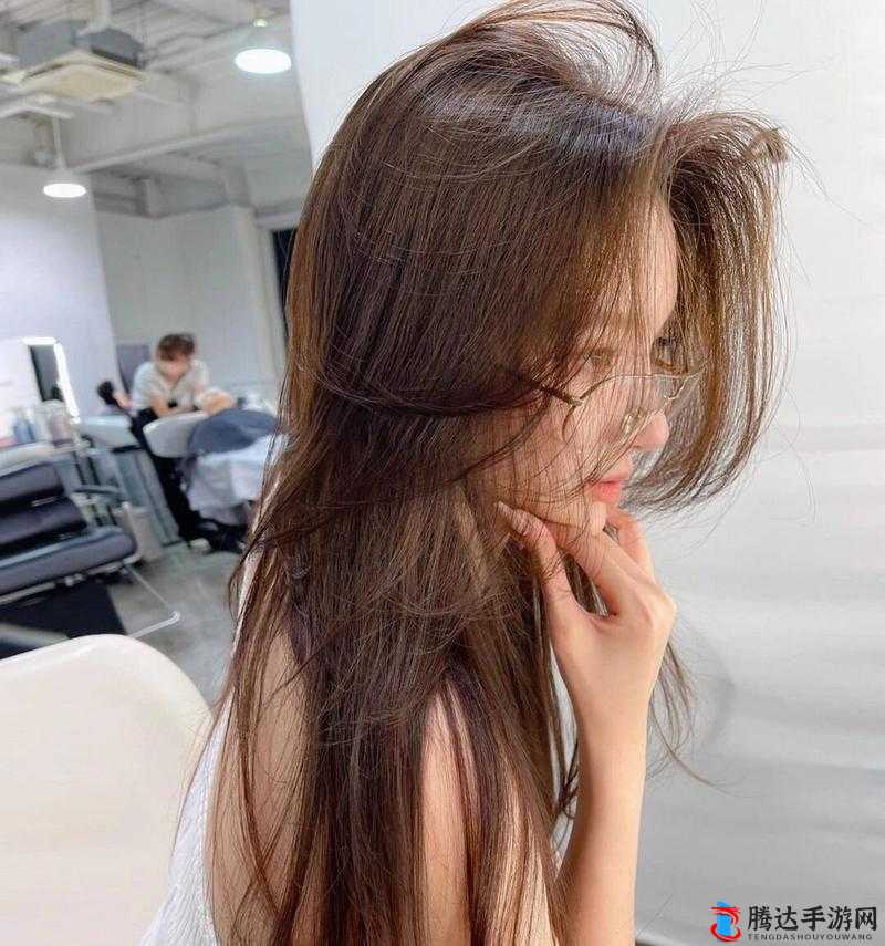 Ysl 蜜桃棕调色视频:打造迷人妆容的神奇魔法之旅