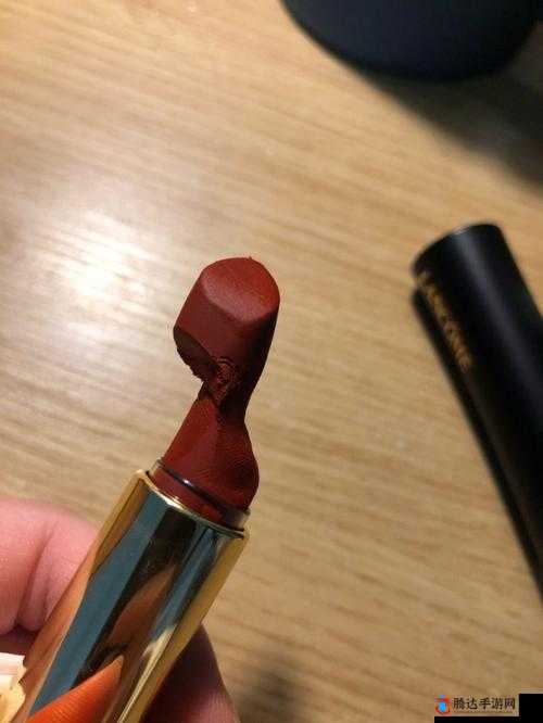 口红今天刚进门就听见:发生了什么令人惊讶的事情