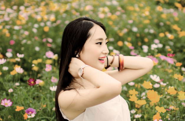 一个年轻人如何享受WWW在线视频直播的乐趣与体验