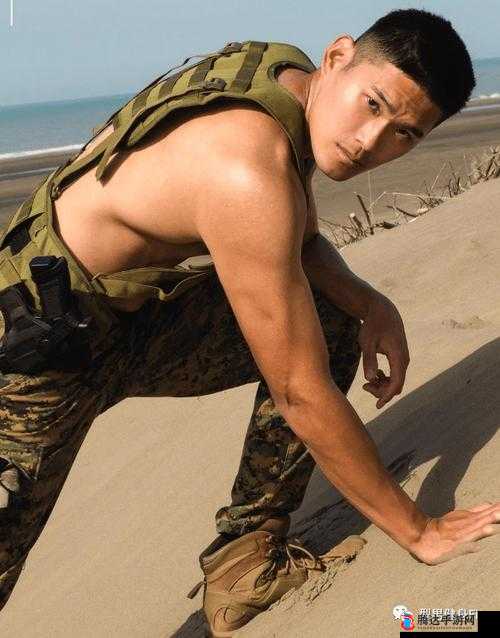 强壮壮汉男体在野外独特的精彩 XXⅩ 之旅