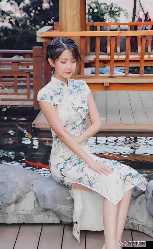 男女互摸胸穿旗袍汉服扣下面出水视频网站相关内容引发热议