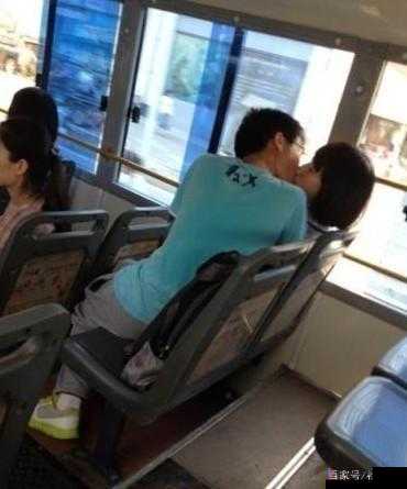 在公交车上我们激情相爱的荒唐一幕