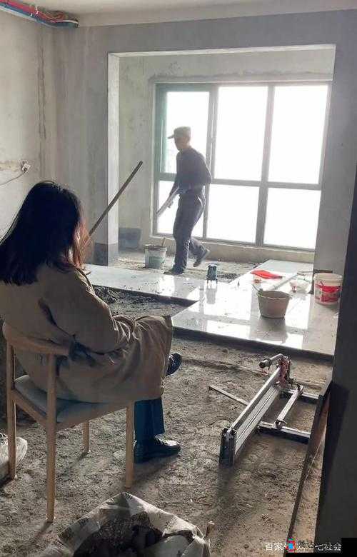 九名装修工人将我放在茶几上,这是怎么回事?