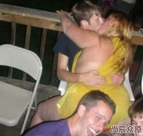 性感少妇妲己裸体影照请欣赏传闻她与某知名导演秘密交往引发友热议！