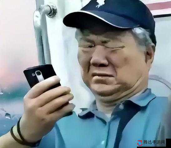 老头叼着我肥***视频:令人震惊的奇特画面