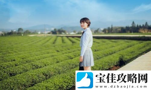一边下奶一吃敷视频好几个人