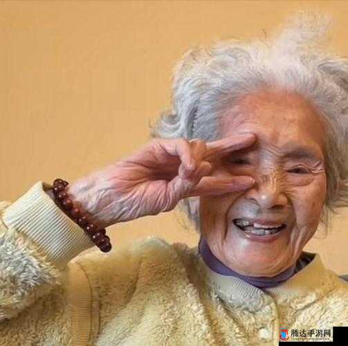 浓毛老妇:不被年龄定义的魅力