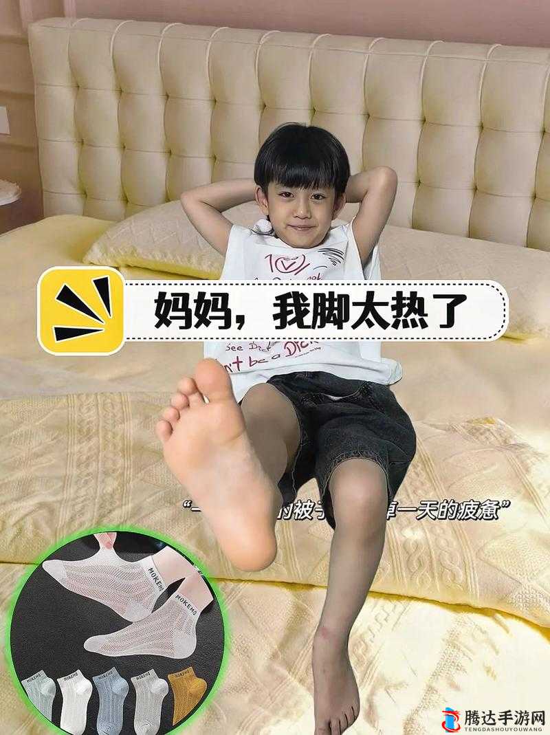 小男孩坤坤放于小女孩脚旁的奇妙场景