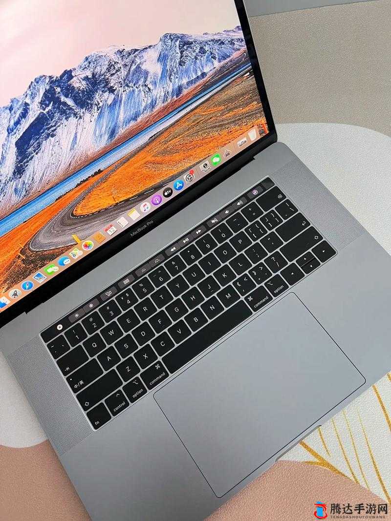 18 岁 MacBook Pro:性能卓越,设计时尚,轻薄便携