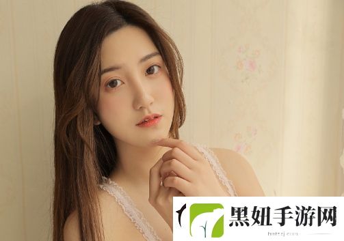 母亲开始慢迎迎合小心孩子互动细腻更温暖，网友：感受到满满的爱！