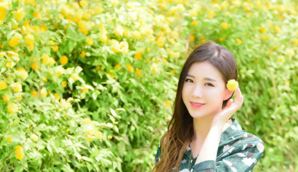 父亲有力挺送女儿的花园