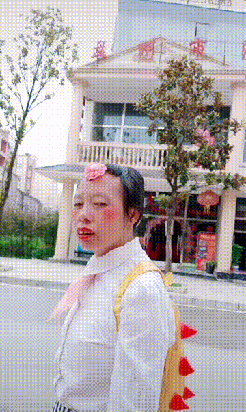 老太婆 BBB 凸姓交允的奇特经历