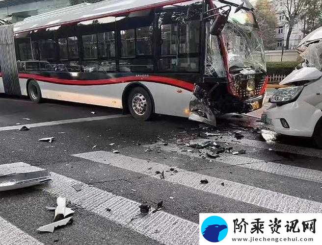 震惊公交车上竟发生这种事