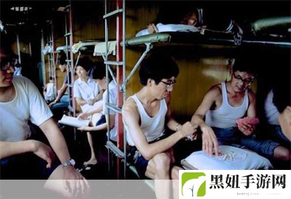 男子睡完下铺的女的又去睡上铺的:1. "男子睡完下铺女生后,勇敢挑战上铺的缘故