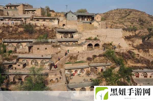 山西窑洞老阿姨的生活故事:1. 山西窑洞里的温暖岁月与生活智慧
