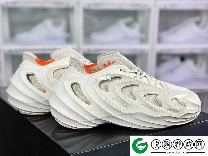 三叶草 GY3876 鞋款