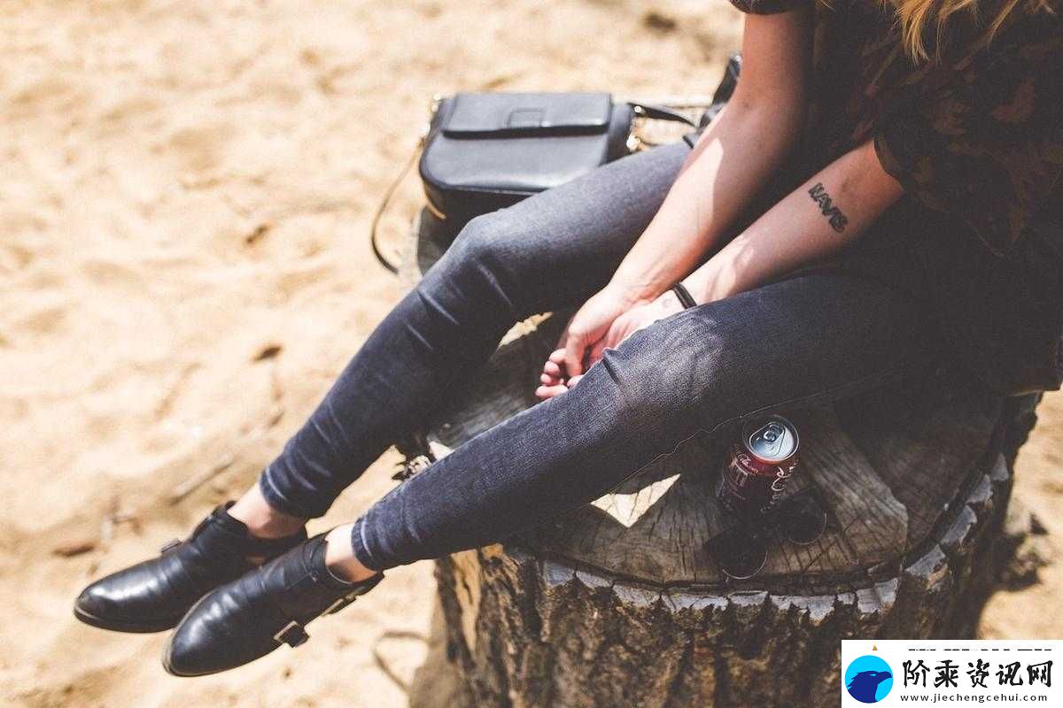 男生和女生拆拆很痛的轮滑鞋