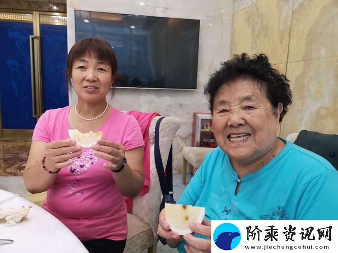 满载回忆的Chinese老太交grany