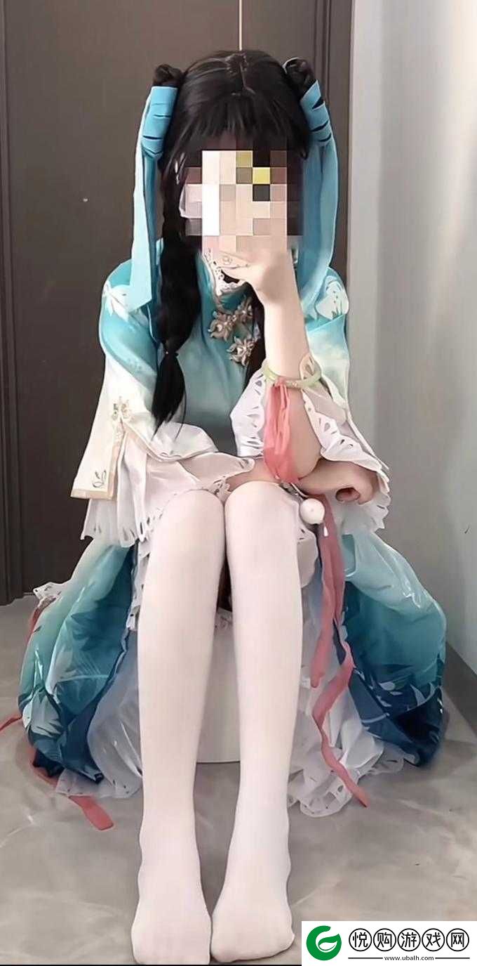 白丝校花私密部位特写