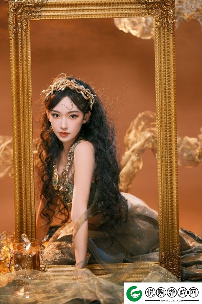 程潇化身金色蛇女