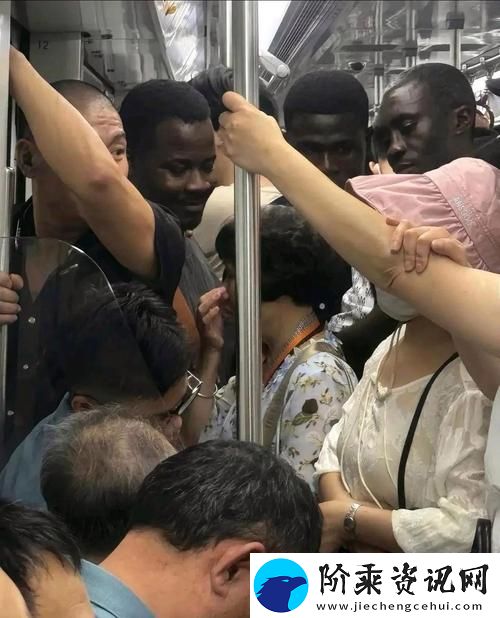 三个黑人互换着躁我一个