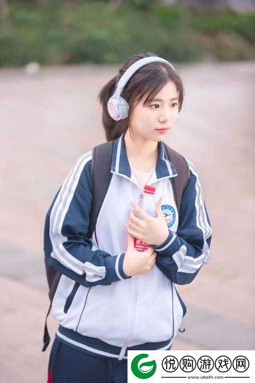 从校服衣袖偷窥葡萄