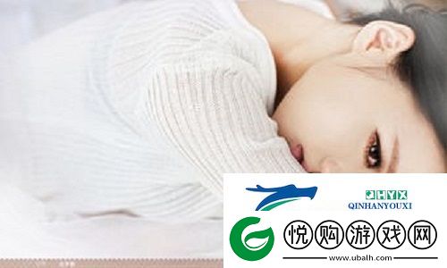 一边下奶一吃敷视频好几个人火爆全