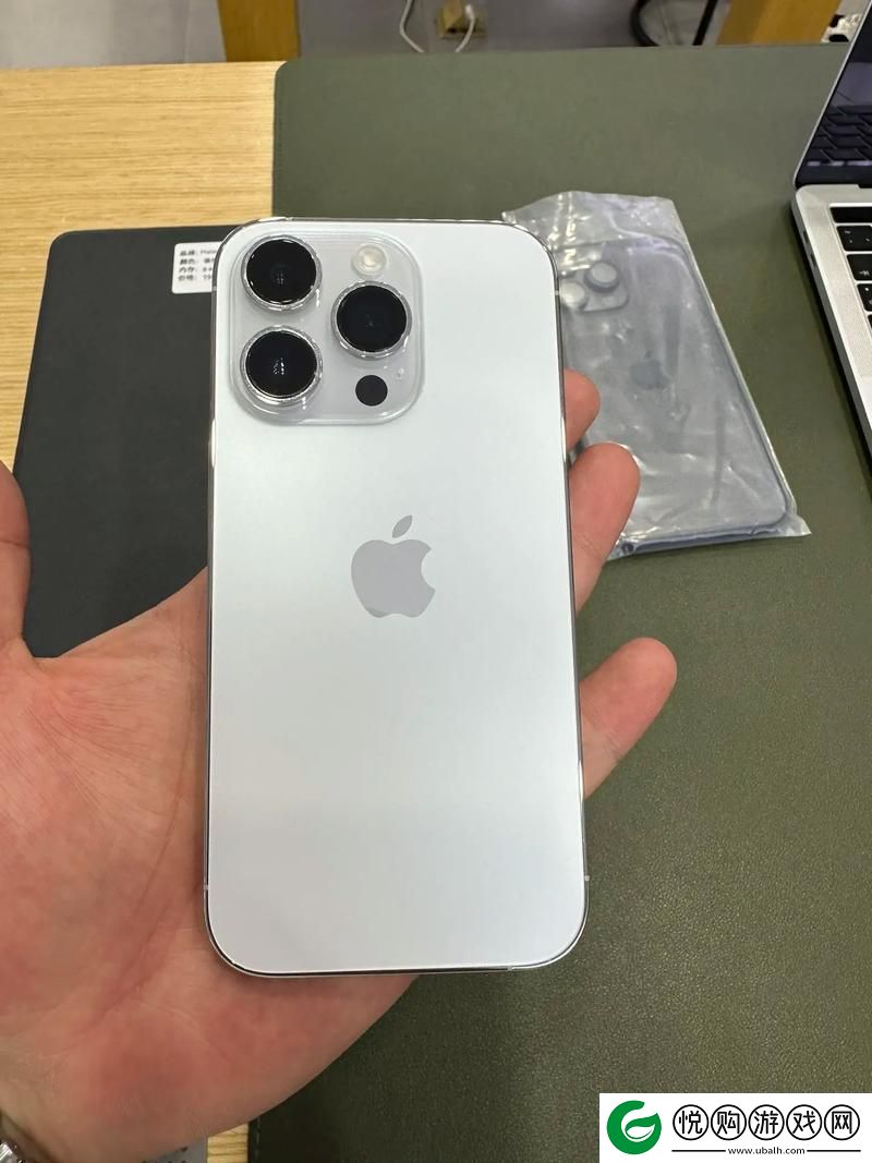 丰富多彩的俄罗斯iPhone