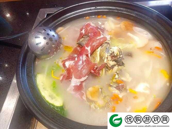 小洞想吃火腿肠喝热牛奶黄