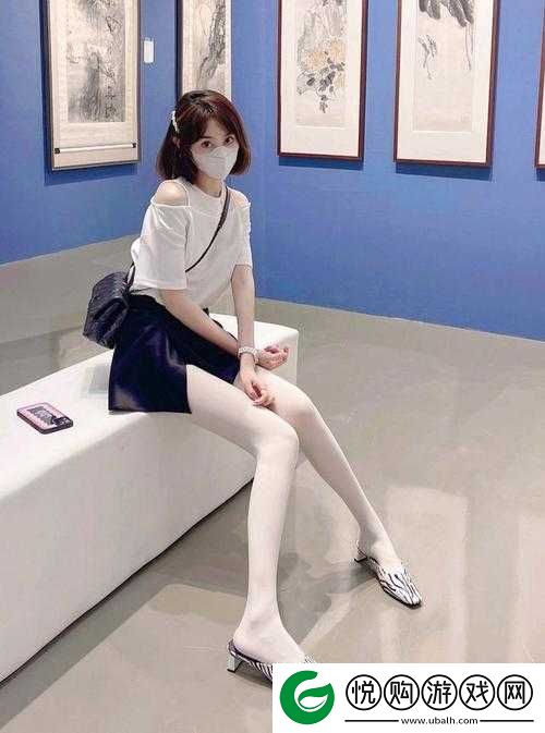 白丝袜美女遭男人