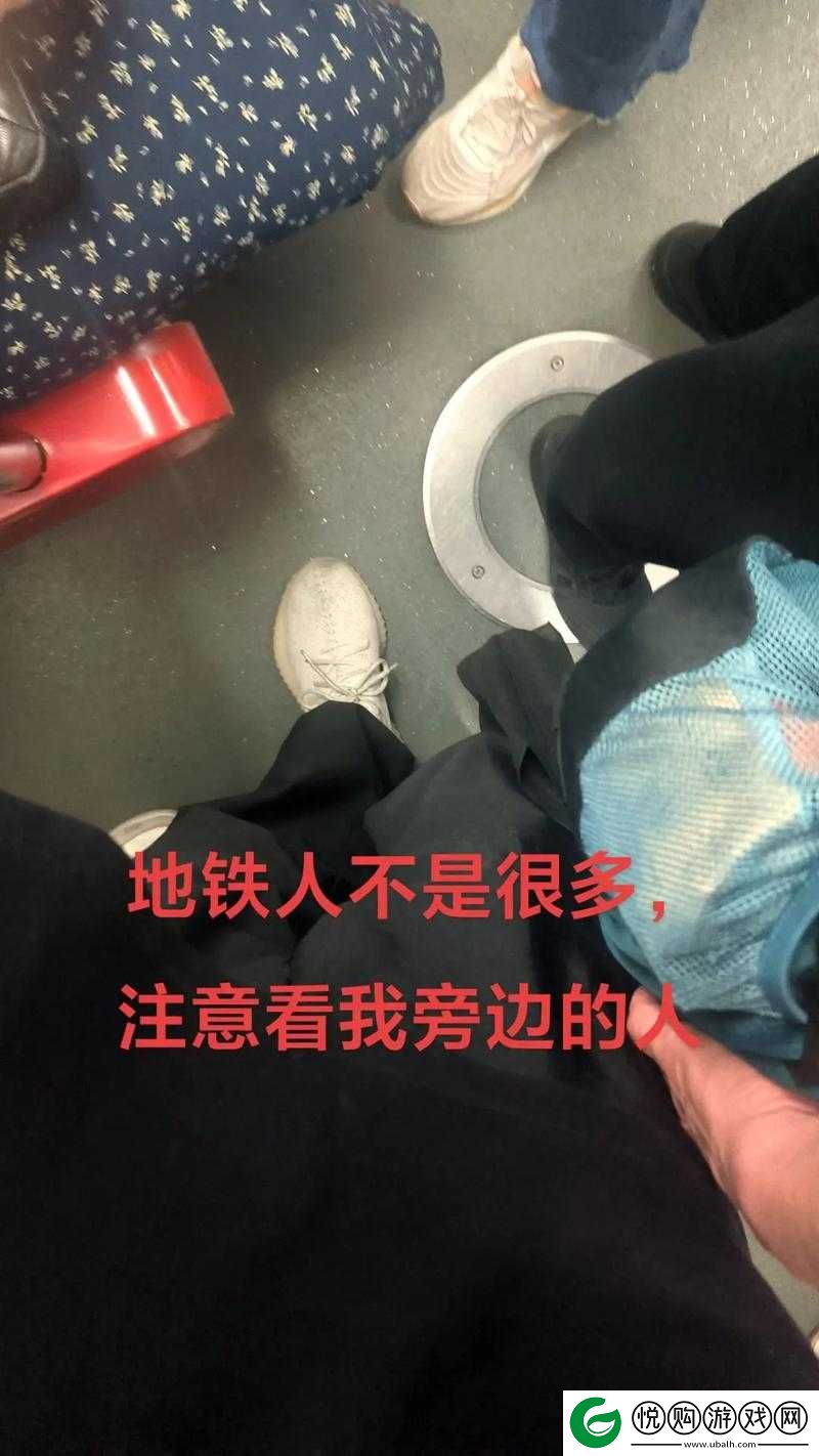 男生很突然地摸了我的脸一下，这让我始料未及