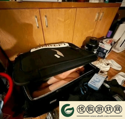 球员将女友藏行李箱带宿舍通宵补课引热议