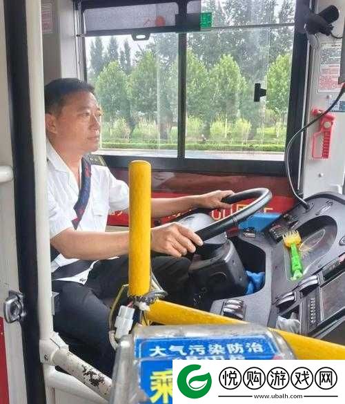 公交车上做的那些温暖人心的善举