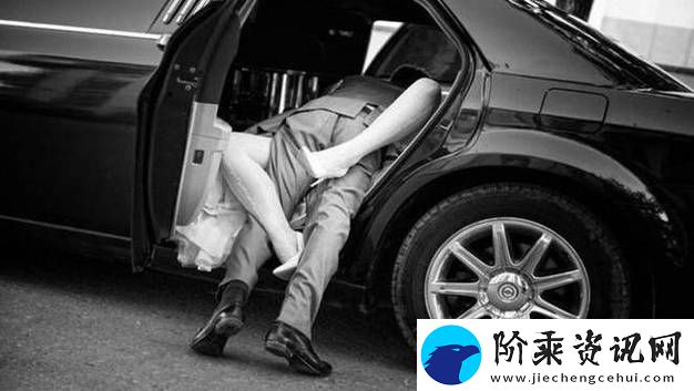 男生在车里要了你