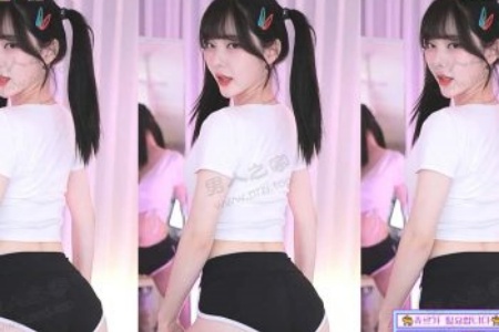扒宁荣荣衣服并❌她的图片